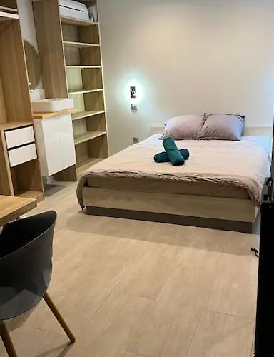 Piscine Partagee Parking Securise *